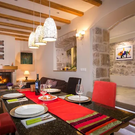 Holiday Home Pitve Casa vacanze *