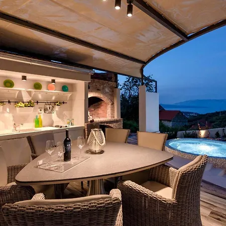 Holiday Home Pitve Casa vacanze *